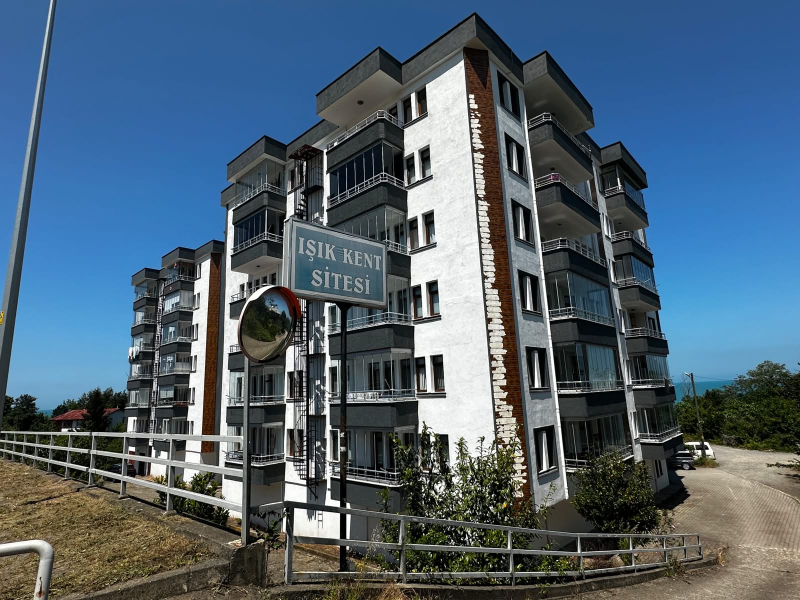 MABEL'DEN IŞIKKENT SİTESİNDE ASANSÖRLÜ İÇİ YAPILI 3+1 DAİRE